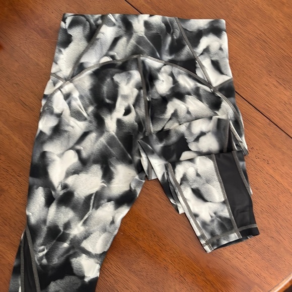 LULULEMON | Full Length Leggings - Picture 3 of 5